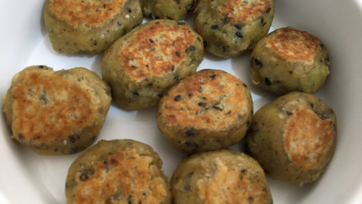 幼児食 さつまいもの黒ごまきなこおやき レシピ 作り方 By 塩バターロール 楽天レシピ